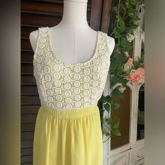 Forever 21 Homecoming Teen Yellow Skirt with White Lace Top EUC Large - Picture 4 of 6